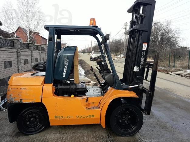 Продам вилочный автопогрузчик TOYOTA 02-7FDK40V4000 2007г. в.
